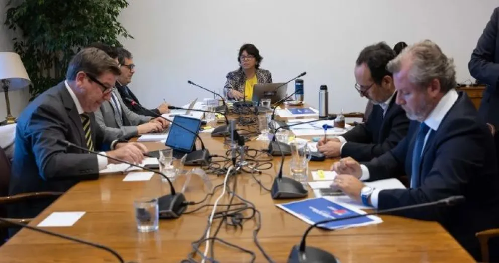 El biministro Daniel Mas y el senador Daniel Núñez participaron en la Comisión de Minería del Senado