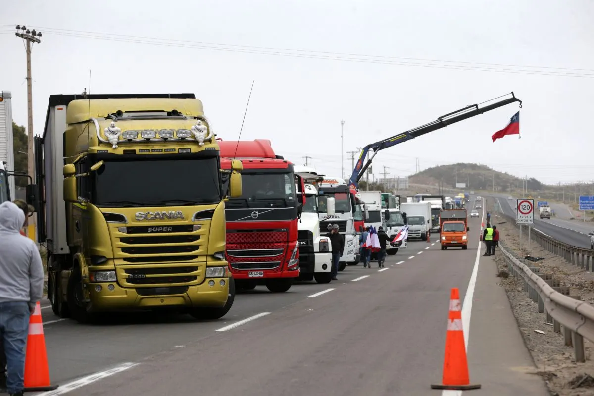 Camioneros se reunirán con el Gobierno: gremios amenazan con paro si continúan alzas de combustibles