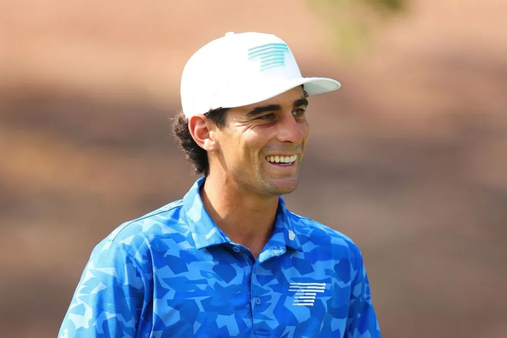 El gran tiro ayudó al chileno a meterse en el top 15 de la primera jornada, finalizando el día con cinco birdies, cinco bogeys y un puntaje de -2.  (Foto: LIV Golf)