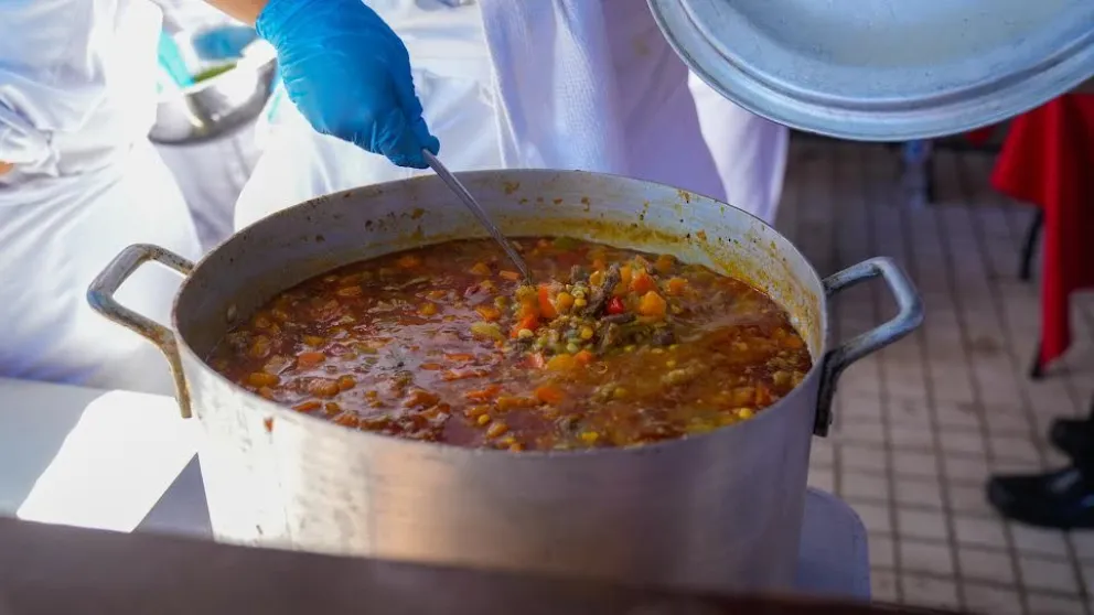 Cientos de personas llegaron a degustar la carbonada más grande del Limarí