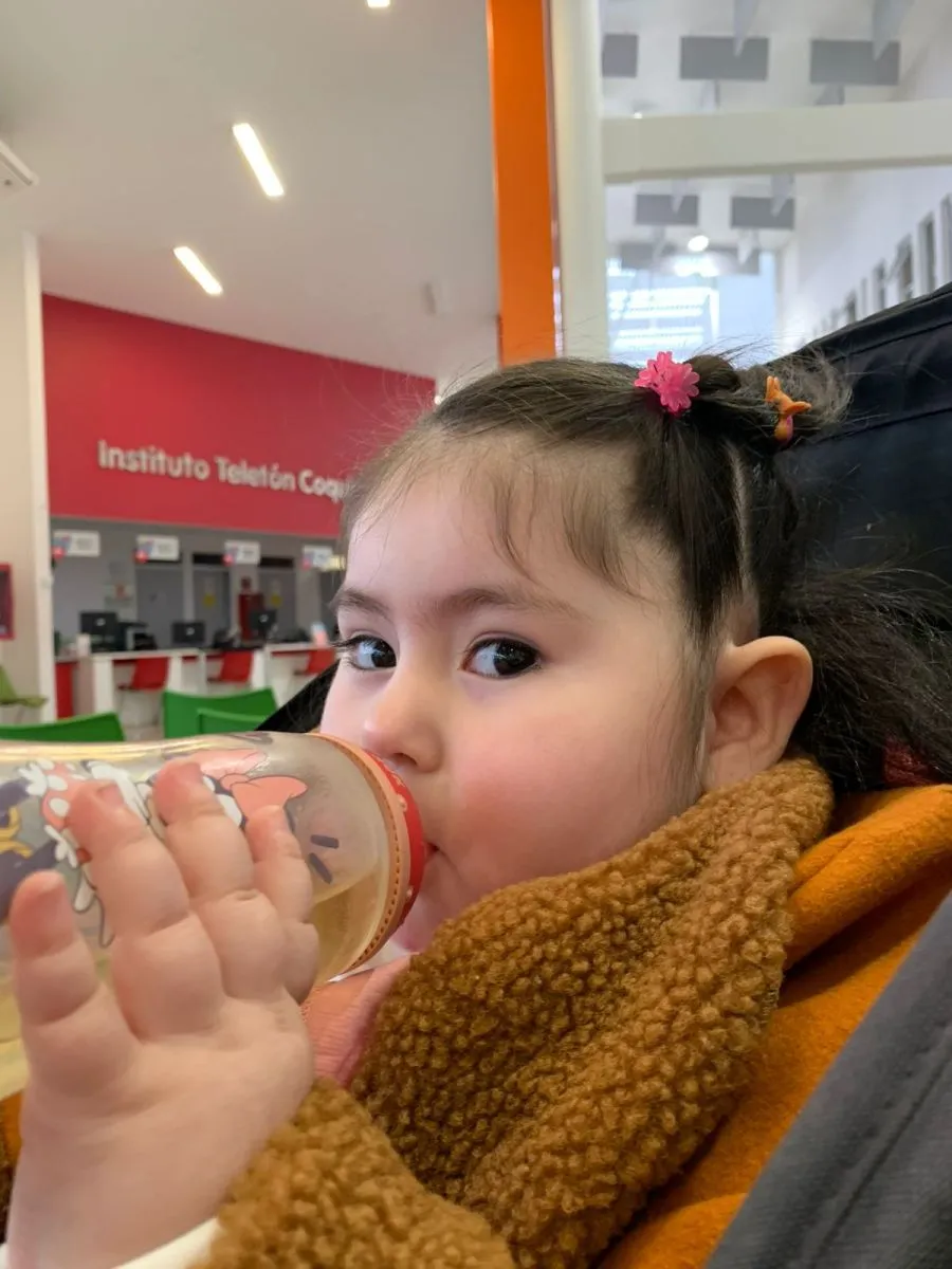 Plato único en Nueva Aurora busca financiar exámenes para niña de 3 años con síndrome de Prader-Willi