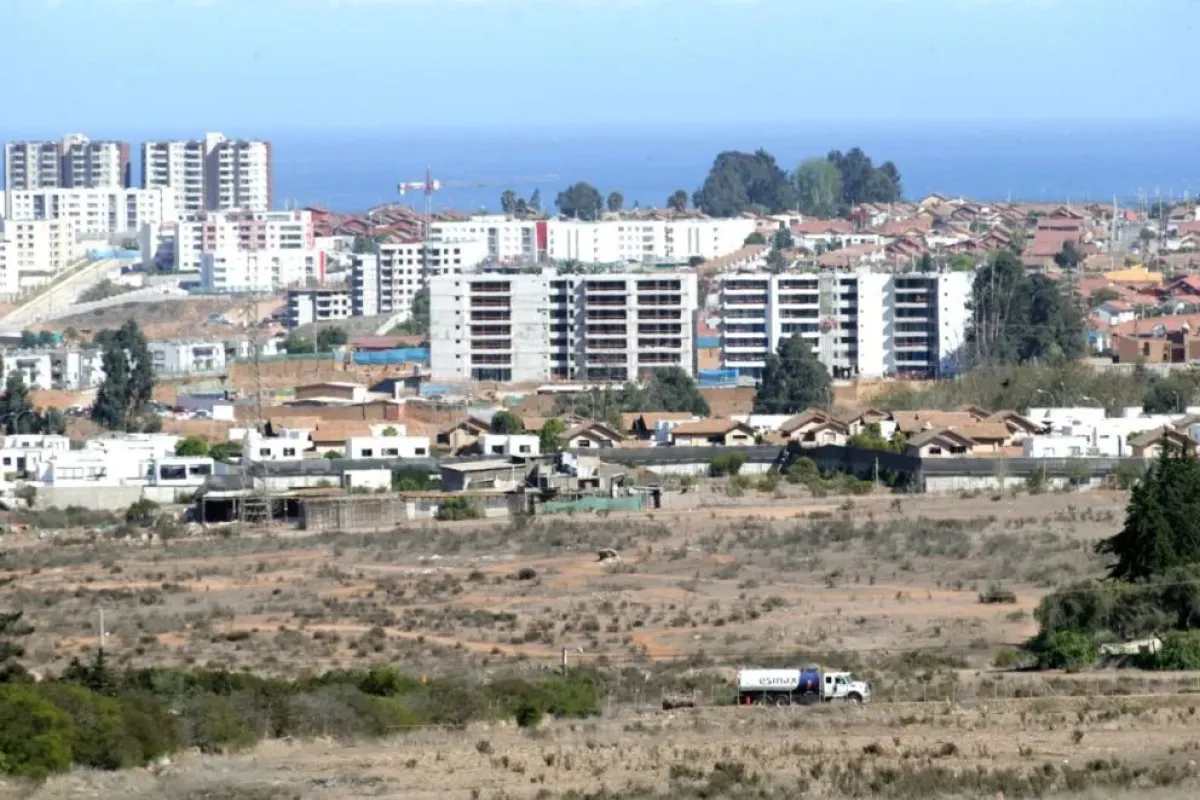 Empresarios piden suspender arraigos para viajar al extranjero