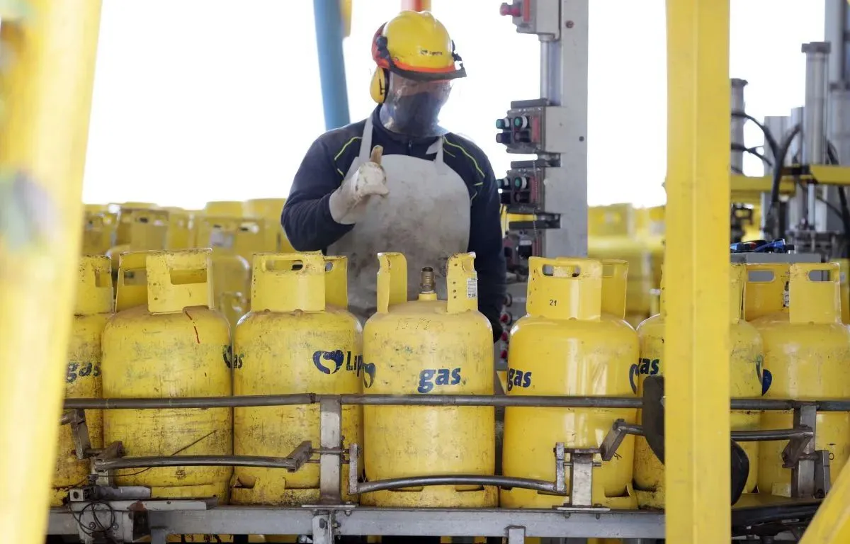 Gobierno aclara que subsidio del gas se pagará directo a familias y no a través de municipios