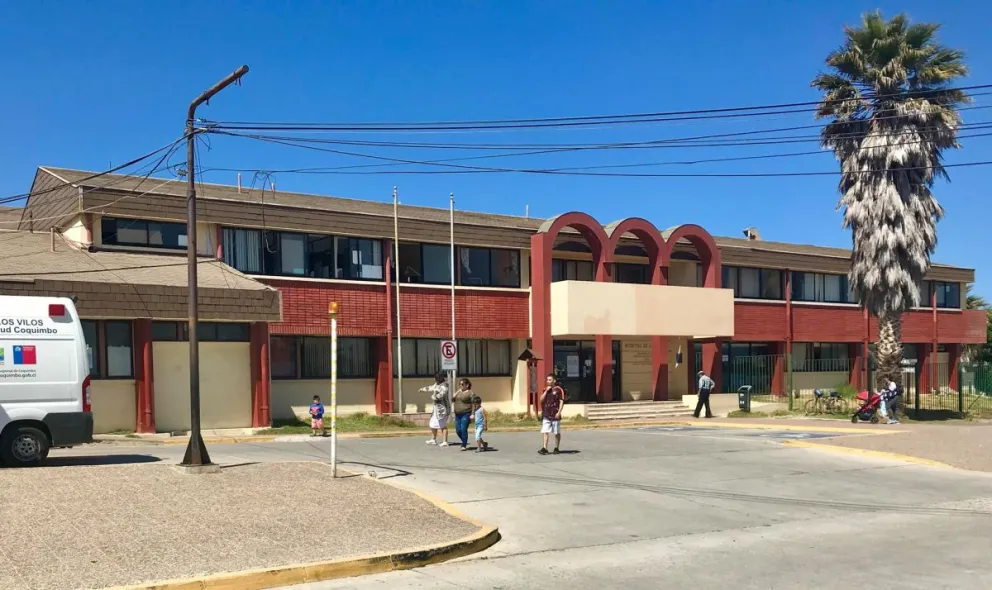 El consejero Hisi detalló una serie de deficiencias estructurales, entre ellas problemas de climatización, redes de aire, baños e insumos médicos.