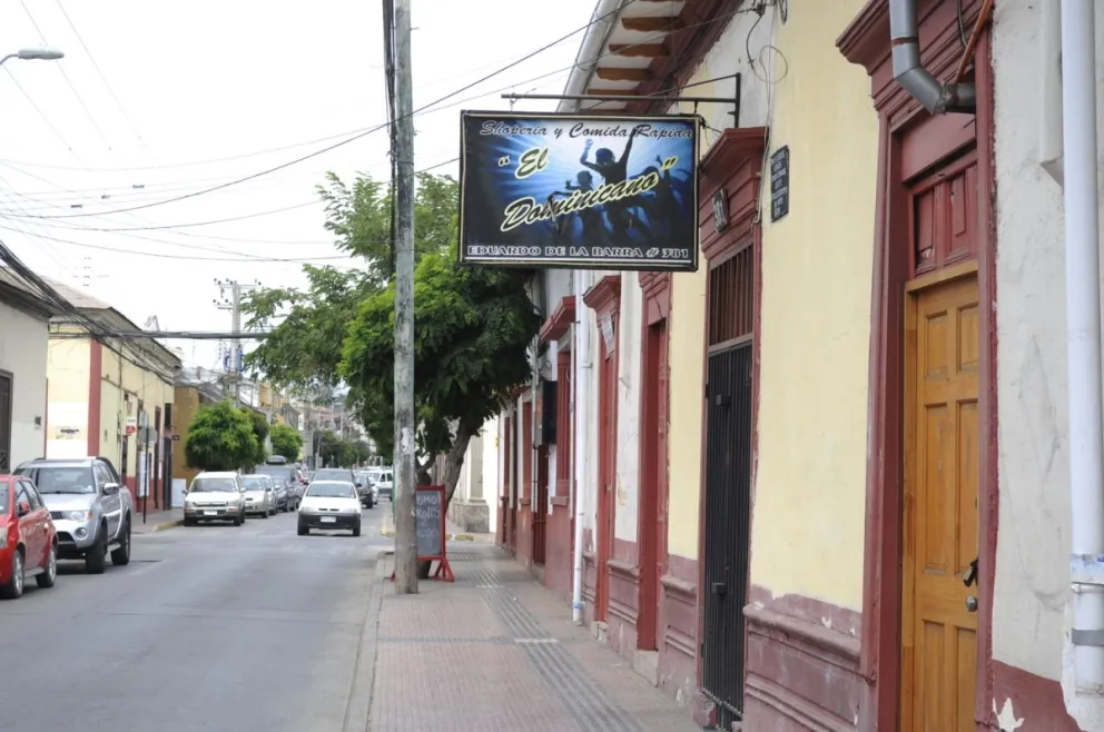 Operativo conjunto permitió fiscalizar 13 locales nocturnos en La Serena, dejando 12 sancionados por diversas irregularidades.