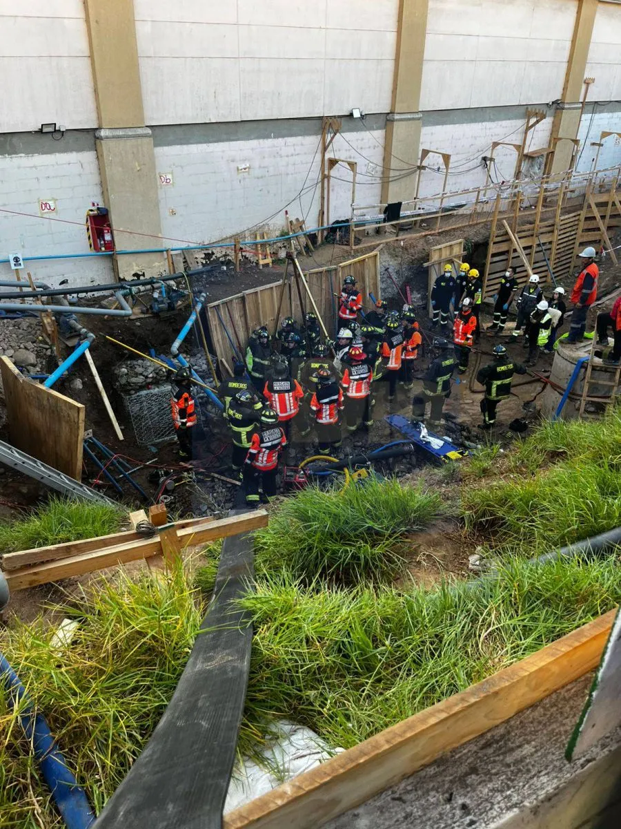 Rescatan a trabajador atrapado en La Serena tras más de 2 horas