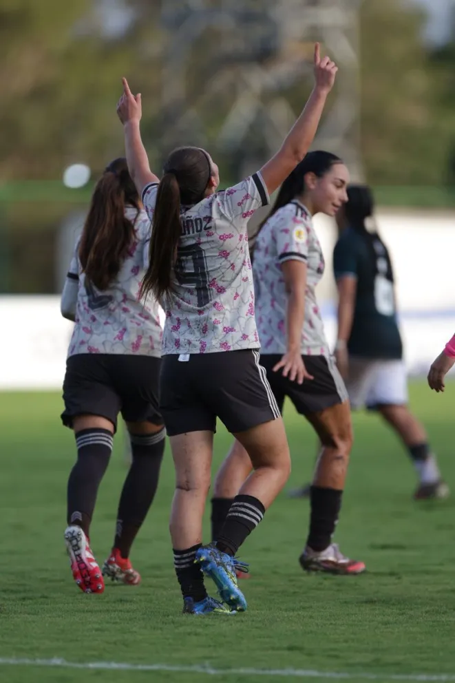Con un estreno a todo gol, con contundencia ofensiva, personalidad colectiva y una nueva artillera, cumplió Chile ante Bolivia. (Foto: Selección Chilena)