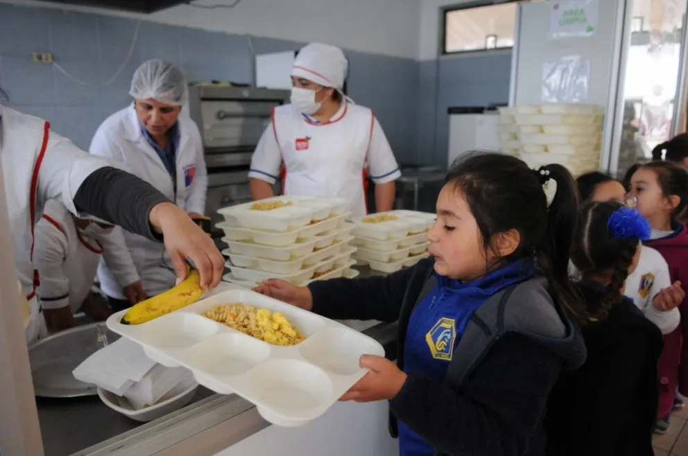 Profesores califican de “impresentable” recorte en alimentación escolar