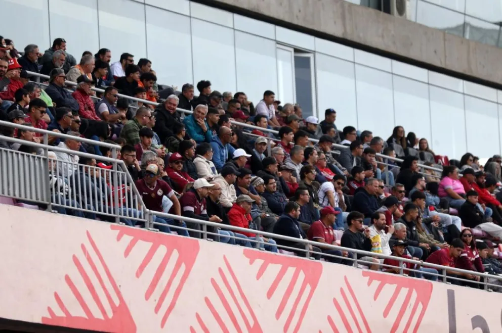 Vecinos podrán asistir gratis al estadio La Portada gracias a convenio