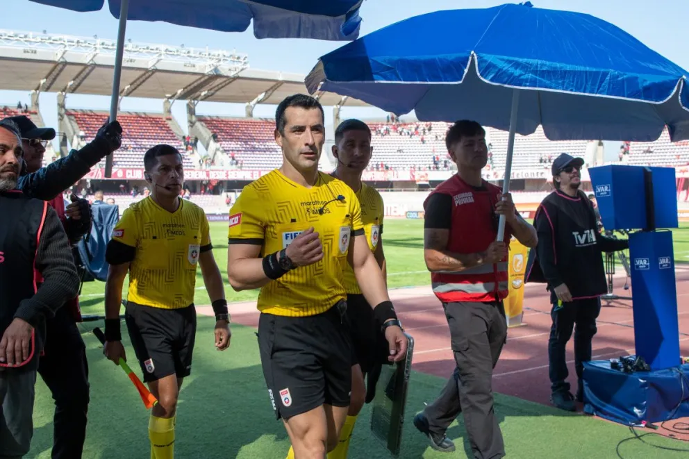 ¿Había agua caliente? Cruce entre árbitro y CD La Serena tras el partido