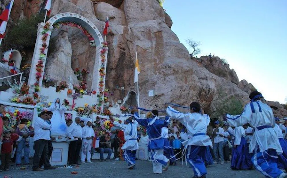 Miles de fieles llegarán este fin de semana a La Isla de Cogotí para participar en la tradicional Fiesta de la Virgen de la Piedra.