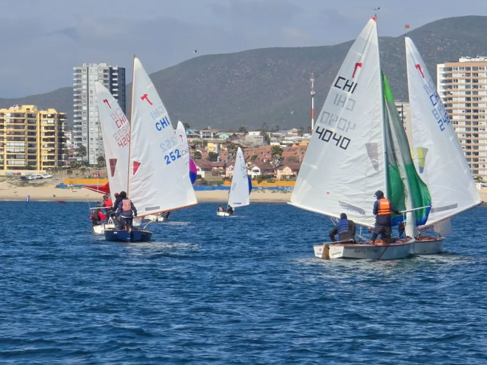 La bahía de La Herradura, por sus condiciones privilegiadas de viento y seguridad, recibirá al circuito nacional de la Clase Optimist el fin de semana. 