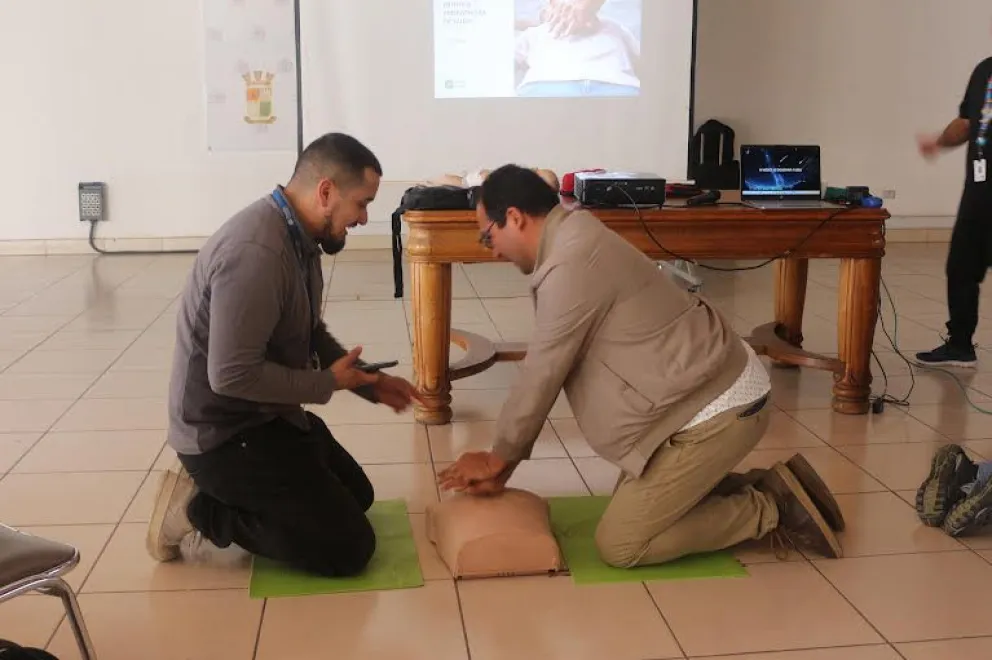 La capacitación es fruto de un trabajo coordinado por el Comité Paritario y la Unidad de Calidad del establecimiento, contando con la instrucción y certificación oficial de la Asociación Chilena de Seguridad (ACHS). (Foto: Cedida)