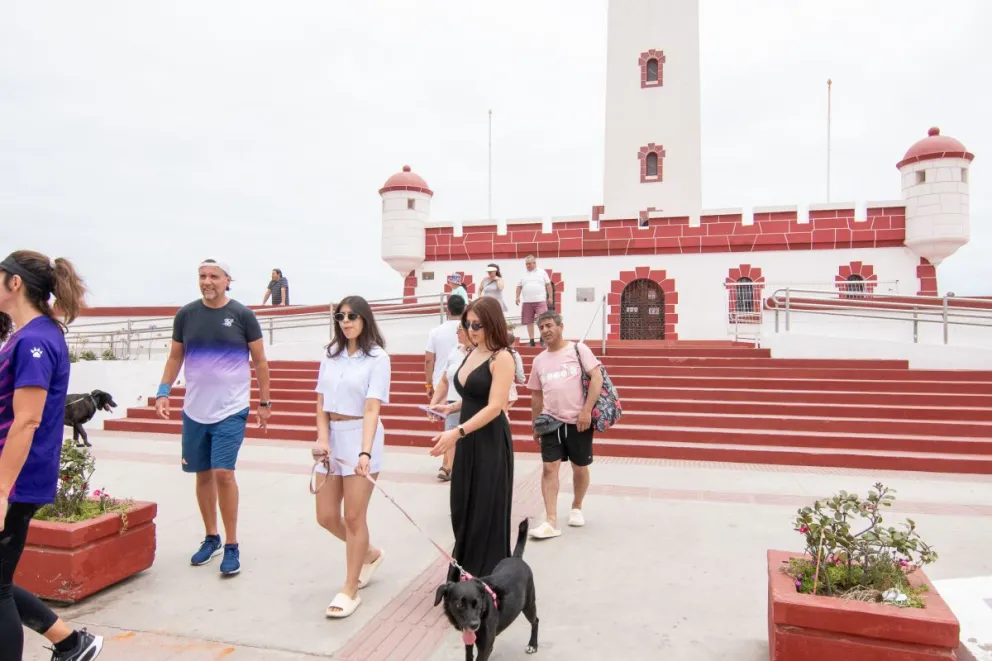 Los paseos por la Avenida del Mar son los predilectos de los visitantes, ya sea en verano o en temporada baja. Se estima un aumento de visitas para este fin de semana largo. (Foto: Cristian Silva)