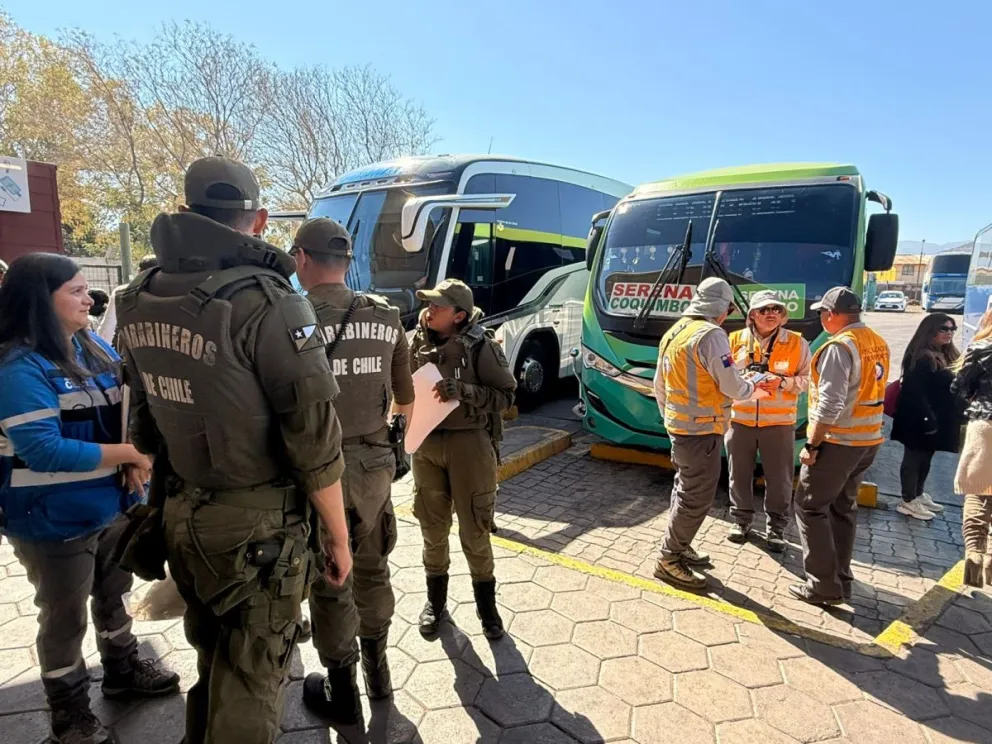 La división de Fiscalización de la seremi de Transportes, verificó las condiciones técnicas, de seguridad, documentación y equipaje en buses interurbanos, rurales y periféricos. (Foto: Cedida)