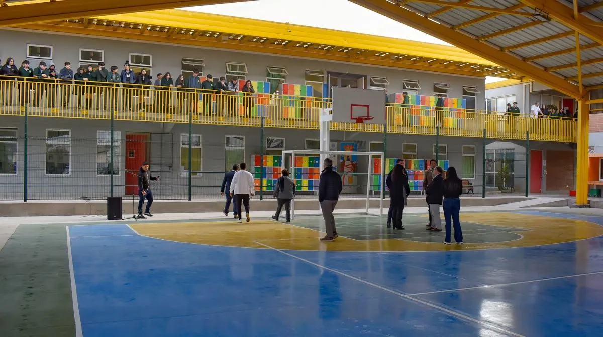 Colegio Elíseo Videla estrena multicancha con inversión de $16 millones