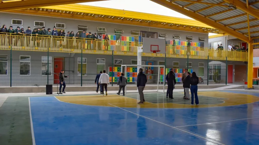 Las obras incluyeron pintura, cierre perimetral y accesibilidad para la comunidad escolar.