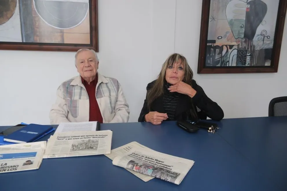 Gregorio Pardo y Jacqueline Chandía, representantes de los clubes de adultos mayores afectados por la presunta estafa, afirman que llegarán hasta las últimas consecuencias para exigir justicia. (Foto: El Día)