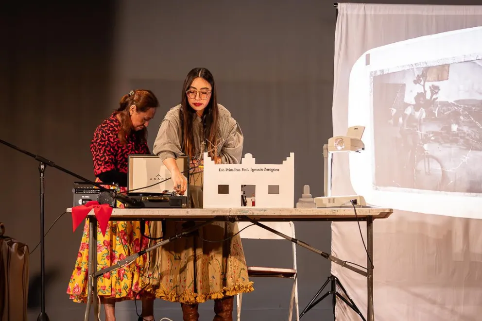Este viernes 8 de mayo, a las 20:00 horas, la jornada se dará inicio con la obra, Del Suelo al Silabario, en el Teatro Municipal de Ovalle. (Foto: Cedida) 