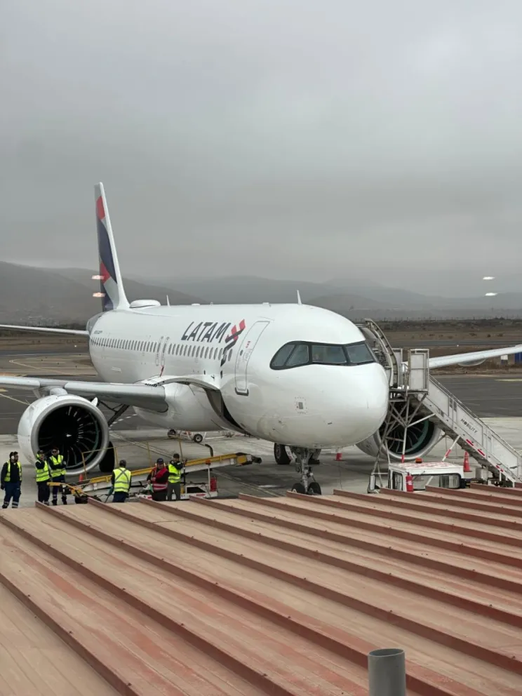  El sistema ILS permite que la aeronave reciba instrucciones electrónicas desde tierra, integradas con los sistemas computacionales del propio avión, haciendo mucho más precisa la maniobra de aterrizaje. (Foto: El Día)