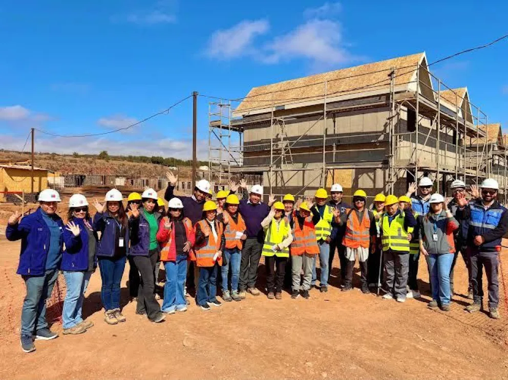 Las familias del comité Santa Elena recorrieron las obras del proyecto habitacional en La Chimba, que actualmente registra un 30% de avance general.