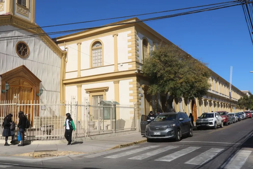 La hermosa infraestructura del Colegio Seminario Conciliar de La Serena destaca en el casco histórico de la ciudad. (Foto: Oscar Rosales)