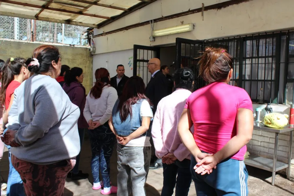 Autoridades regionales recorrieron el Centro de Reinserción Social y el Centro de Detención Preventiva de Ovalle para conocer programas de acompañamiento, parentalidad y reinserción impulsados por Gendarmería.