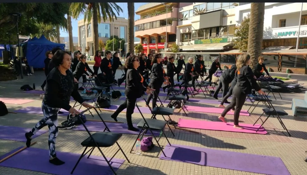 Con sesiones de yoga y actividades de autocuidado, la jornada “Madres que florecen” abrió las celebraciones por el Día de la Madre en Ovalle. (Foto: Cedida)