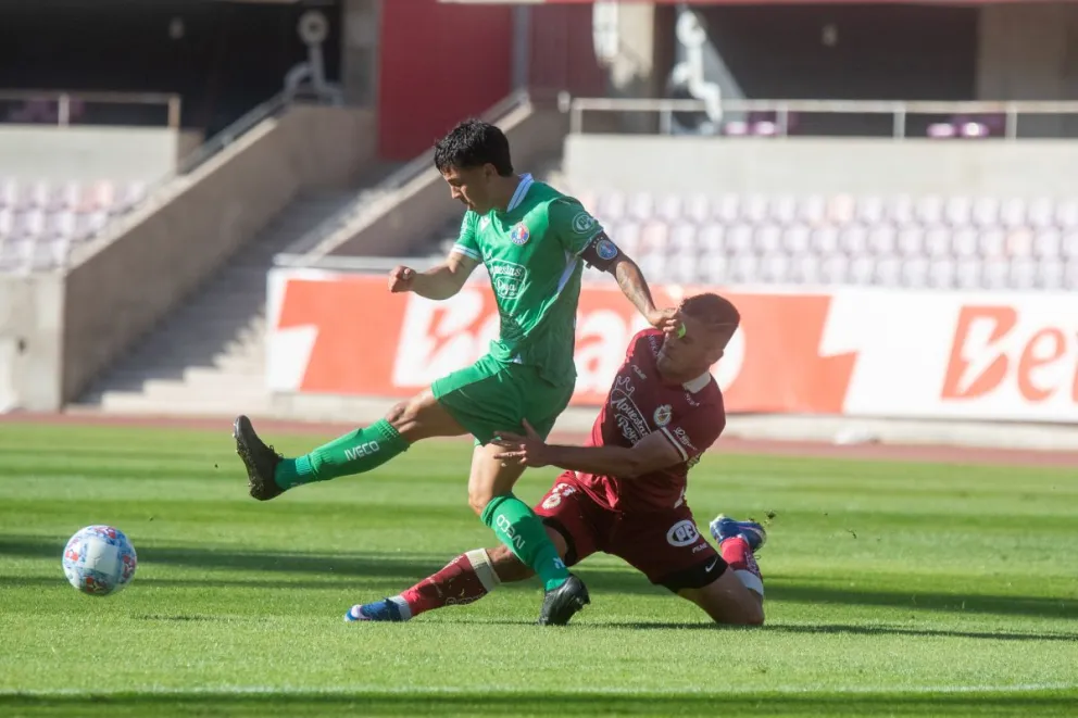 La Serena no aprendió la lección y vuelve a caer de manera categórica, esta vez fue Audax Italiano, el que aprovechó las desaplicaciones de los dirigidos de Felipe Gutiérrez. (Fotograía: Cristian Silva)