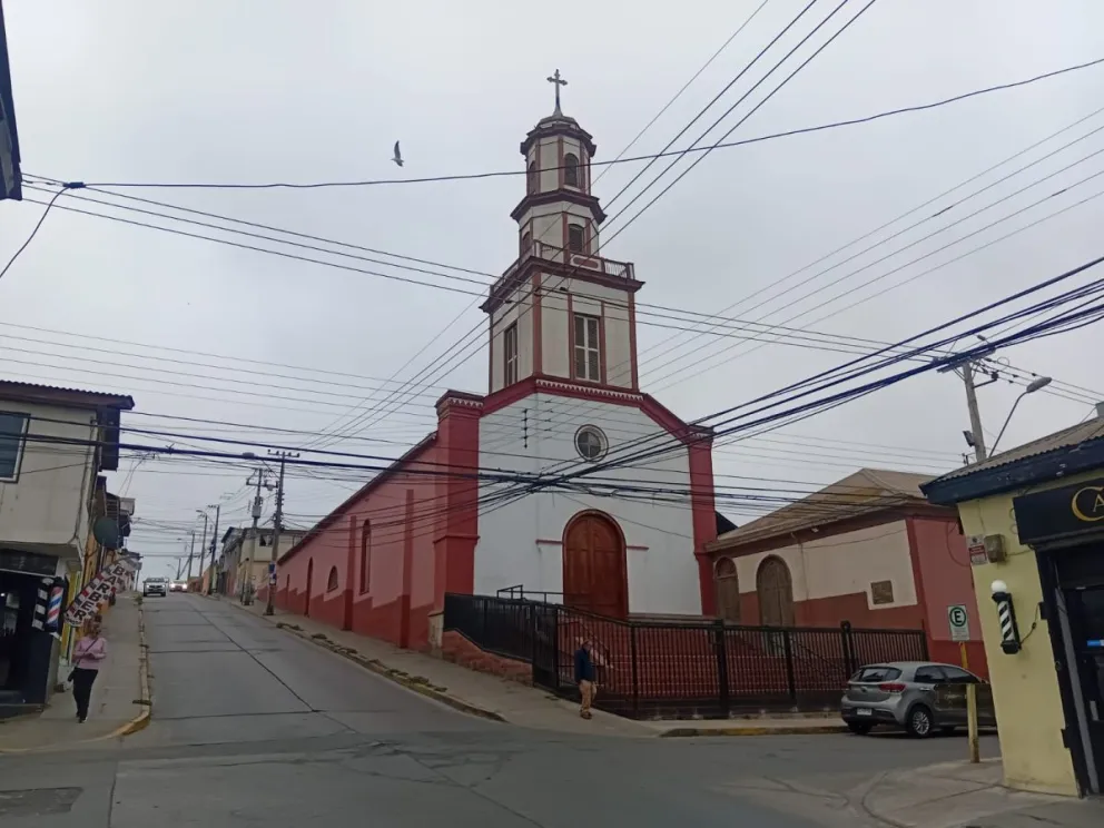 La Iglesia San Luis ha permanecido activa desde que fue levantada en el lugar y es uno de los recintos religiosos más antiguos de Coquimbo. (Foto: Oscar Rosales)