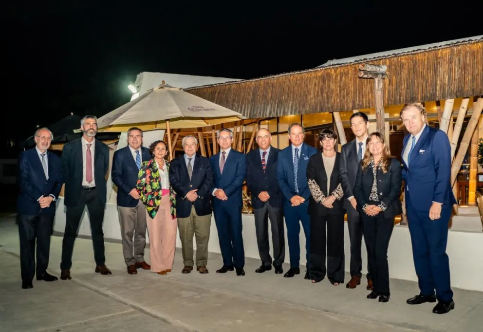Autoridades, empresarios y representantes de SOFOFA participaron en una jornada enfocada en potenciar el desarrollo industrial y económico de Arica y Parinacota.