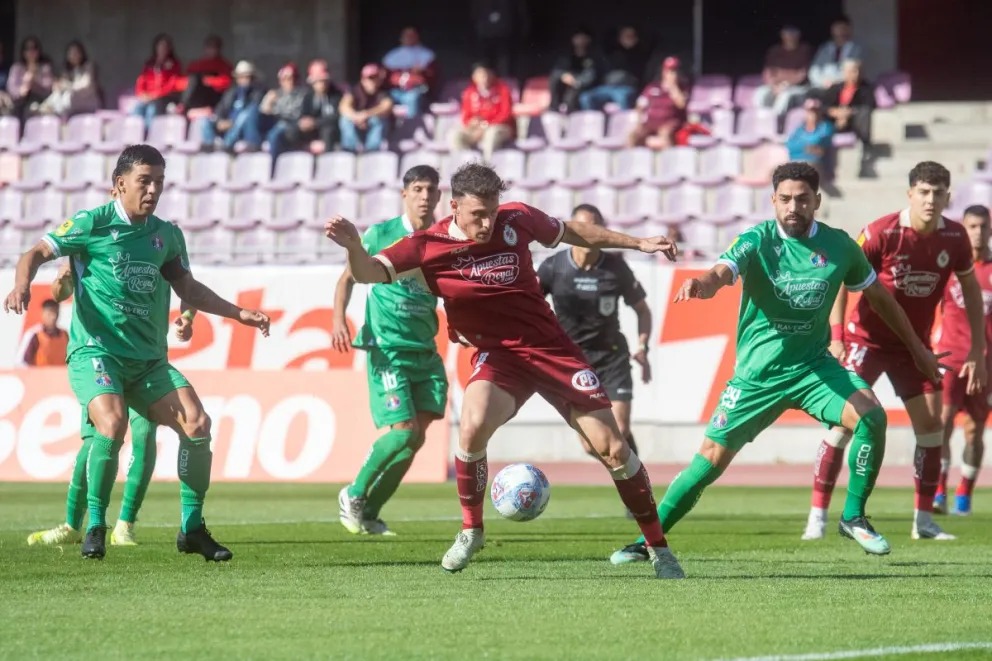 El duelo ante los árabes aparece como una oportunidad clave para reordenar piezas y recuperar confianza ante un rival directo en la tabla. (Foto: Cristian Silva)