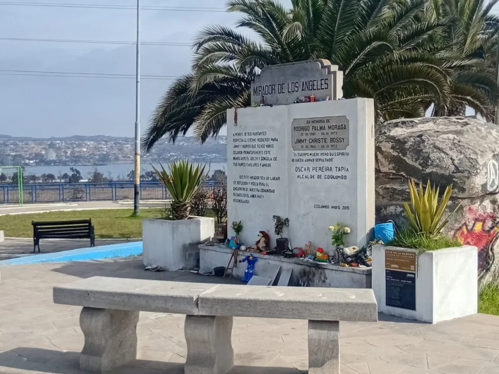 El memorial fue inaugurado en 2010 en recuerdo de Rodrigo y Jimmy, con el objeto de que hechos de esta naturaleza no vuelvan a repetirse nunca más. (Foto: Oscar Rosales)