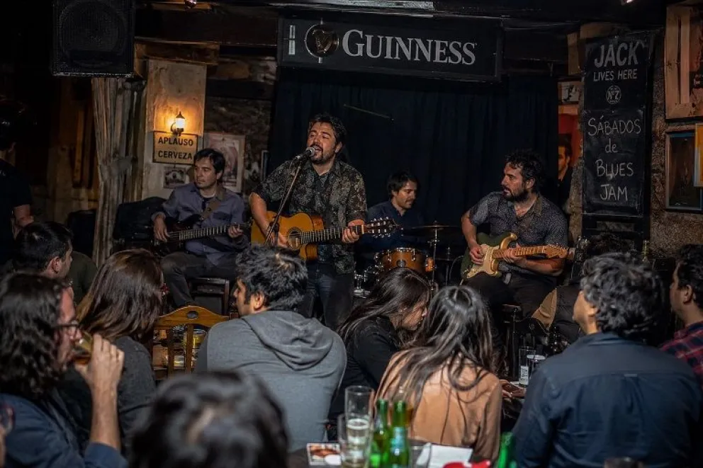 Con la reapertura tras el covid-19, muchos locales gastronómicos y pubs priorizaron la supervivencia económica, relegando las presentaciones musicales a un segundo plano. (Foto: Cedida)