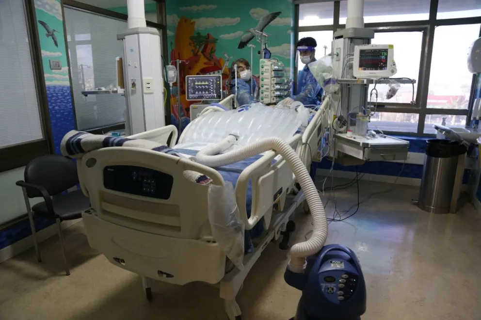Desde el Servicio de Salud explicaron  que actualmente existen proyectos de equipamiento que ya se encuentran en licitación, como ventiladores mecánicos y carros clínicos destinados a la red asistencial regional.