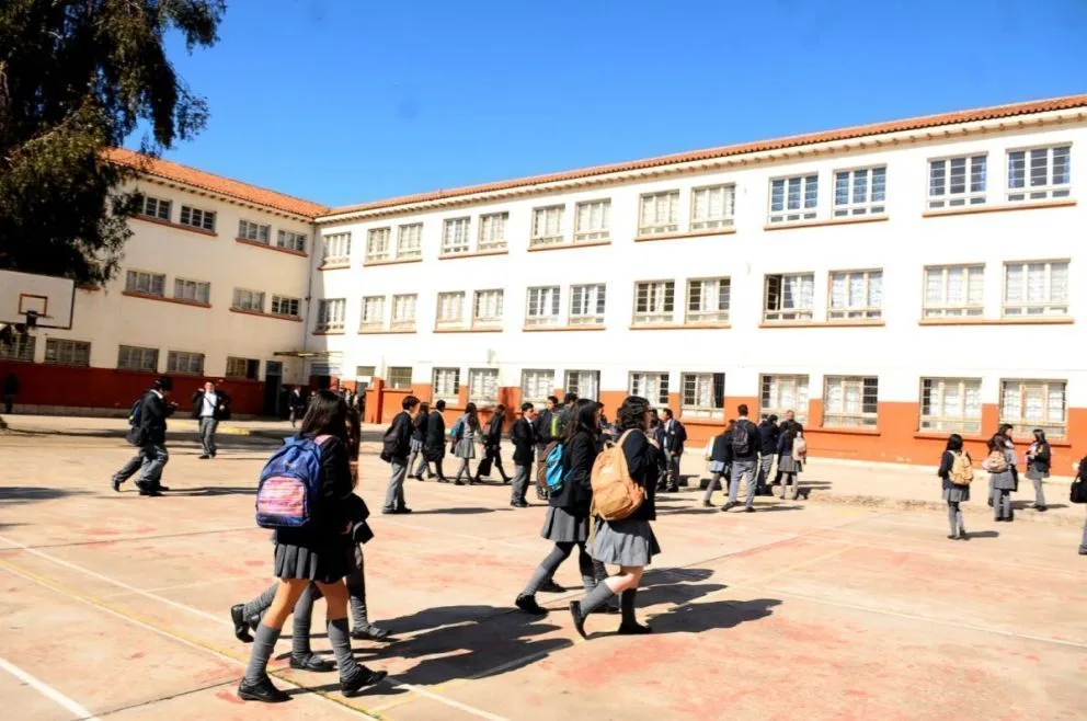 Desde el Colegio de Profesores indicaron que gran parte del deterioro los establecimientos educacionales públicos corresponden a problemas históricos y a décadas sin reparaciones profundas. (Foto: El Día)