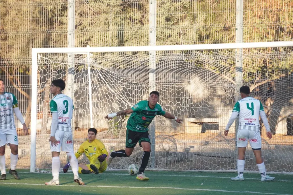 Diego Jeria marcó el segundo gol del cuadro ovallino a los 51 minutos del segundo tiempo. (Foto: Comunicaciones CSD Ovalle)