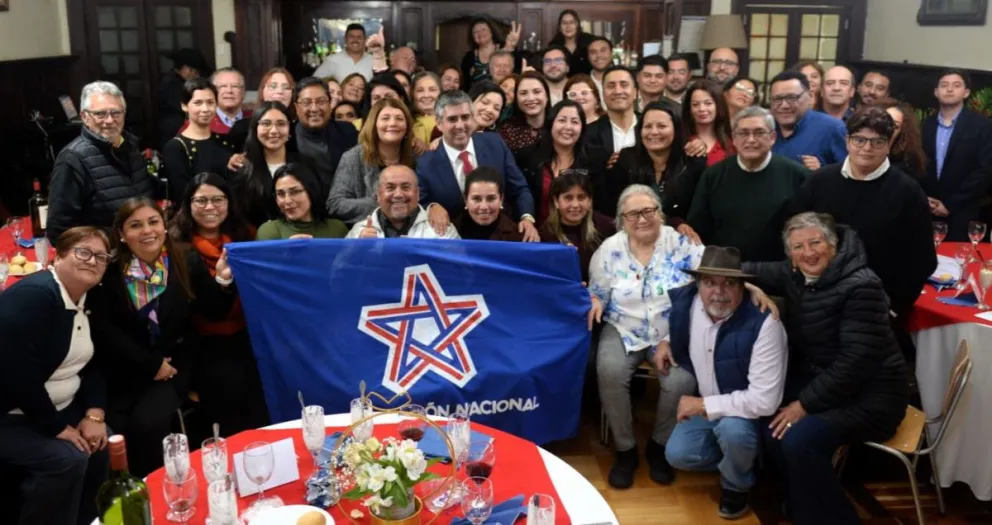Cerca de 120 militantes. incluyendo al ex consejero constituyente, Roberto Vega, celebraron el 39° aniversario de RN. El evento se realiza tras unas polémicas elecciones regionales que motivaron a Vega a anunciar su renuncia al partido. (Foto: Cedida)