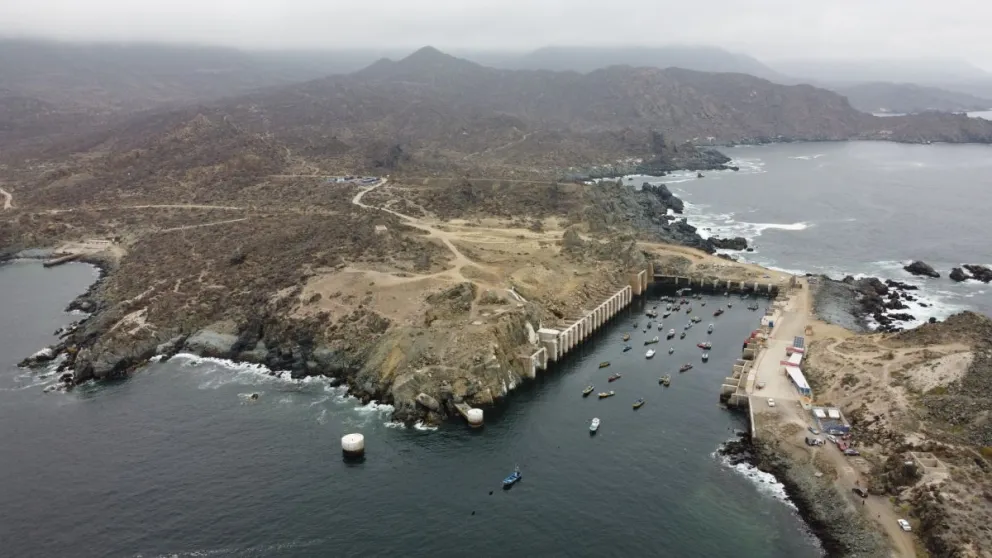 En La Higuera, un terreno municipal de 12,95 hectáreas ubicado en Chungungo fue rematado judicialmente en medio de un proceso ejecutivo originado por facturas emitidas por un empresario y posteriormente cedidas a distintas empresas de factoring.
