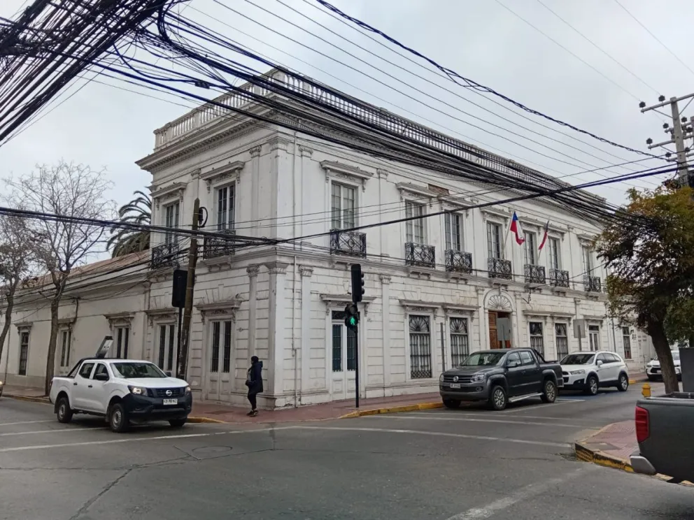 La Casa Chadwick continúa imponente en el casco histórico de La Serena, siendo una de las pocas residencias coloniales que aún se mantiene en buenas condiciones y en uso hasta la actualidad.