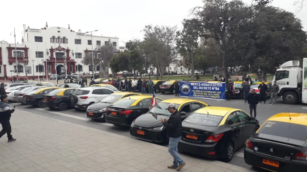 El gremio entregó un petitorio formal al Ministerio de Transportes a través del cual, rechazan los cambios que pretende introducir la cartera en la normativa que regula el funcionamiento de taxis y vehículos de transporte público. (Foto: El Día)