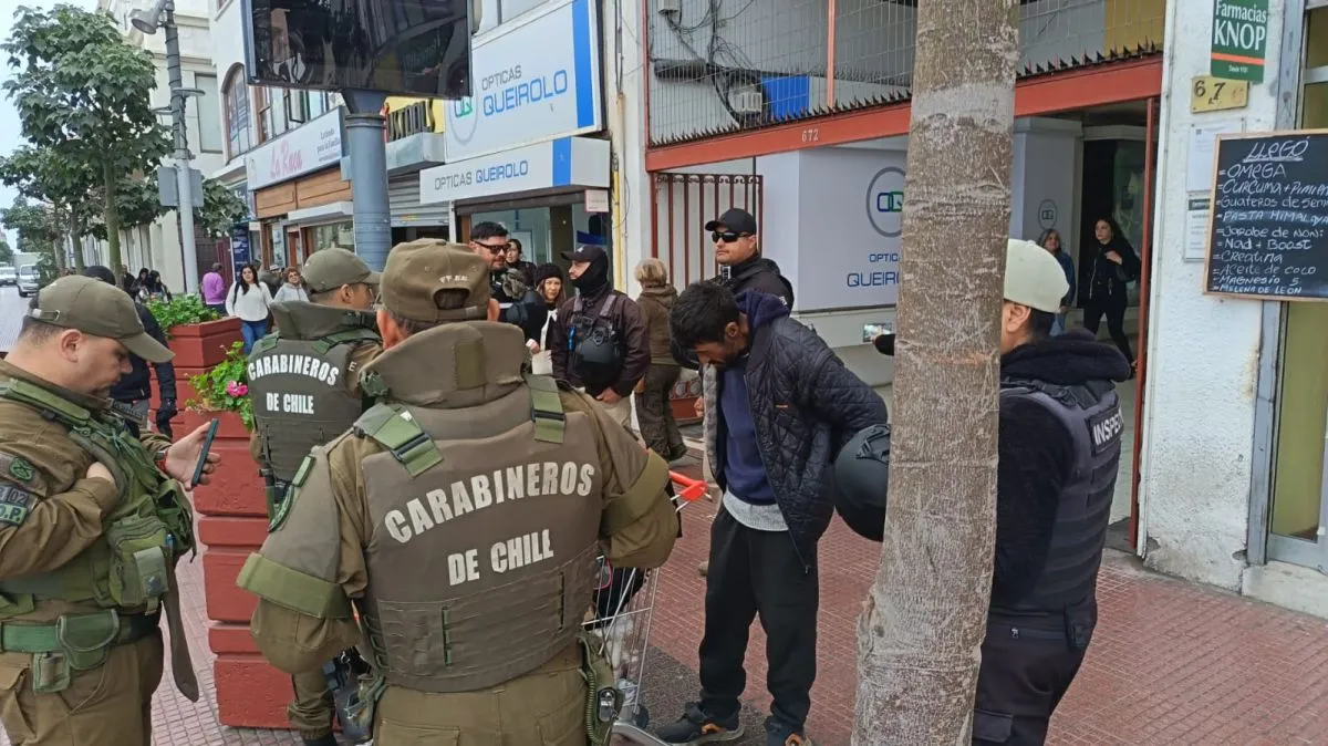 Tres veces en menos de un mes: Retienen a sujeto que robó joyas en pleno centro de La Serena