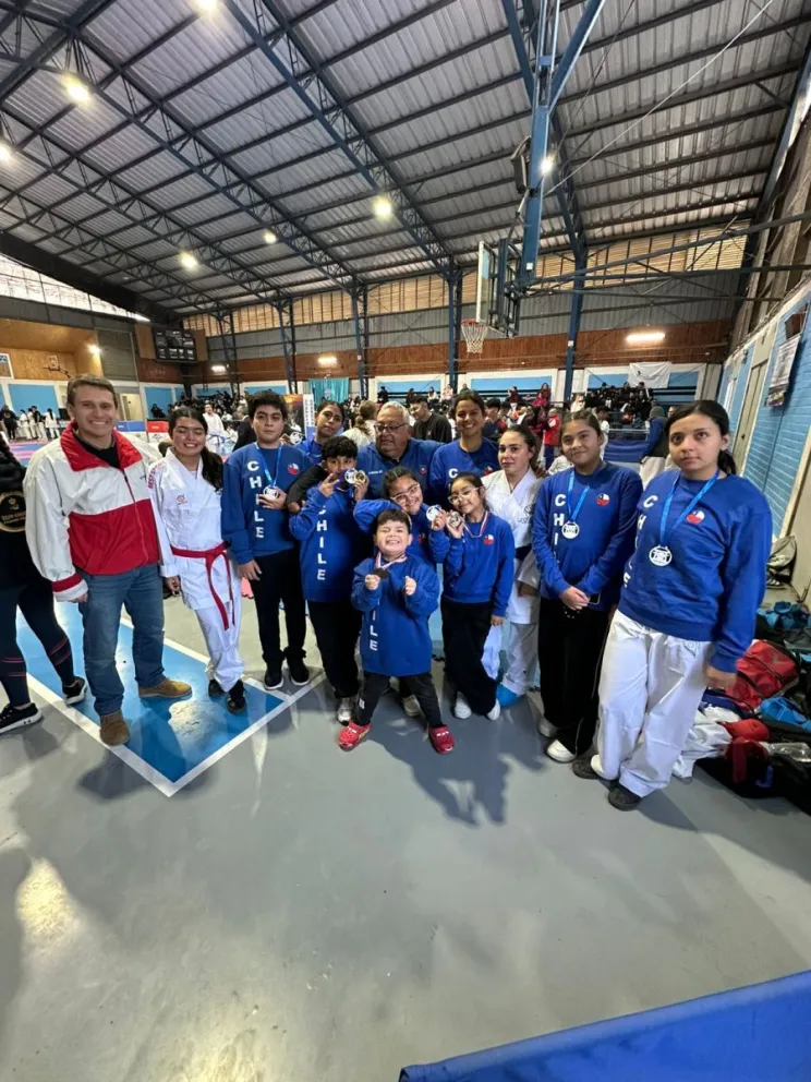 El Club Karate Yamaguchi San Antonio destacó en el torneo nacional realizado en Cabildo, donde la delegación ovallina obtuvo 15 medallas en kata y kumite. 