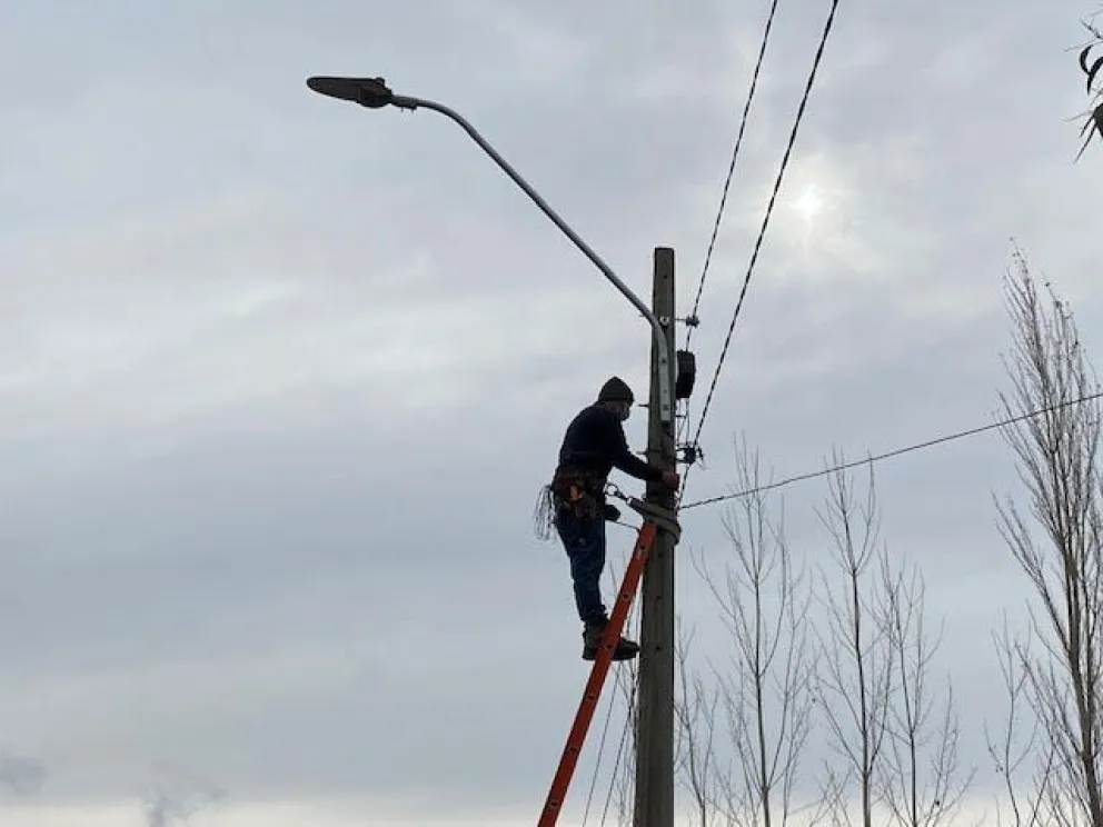 El Programa de Electrificación Rural busca precisamente disminuir brechas históricas entre sectores urbanos y rurales, permitiendo que más familias puedan acceder a servicios esenciales y mejores oportunidades de desarrollo. 