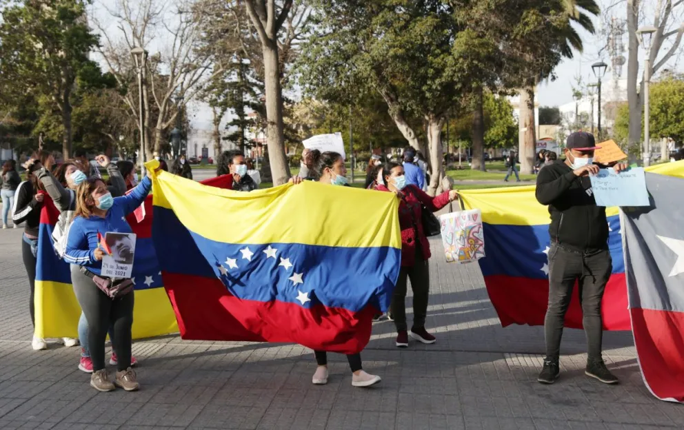 Grandes empresas y comercios no estarían contratando migrantes venezolanos, lo que ha obligado a muchos a buscar alternativas informales como el delivery. A eso se agrega la creciente discriminación y las dificultades para regularizarse. (Foto: Cedida)