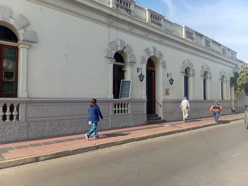 El Club Social de La Serena, ubicado a pasos de la Plaza de Armas, sigue vigente y se mantiene como testimonio de una de las épocas más brillantes de la vida social de la ciudad.