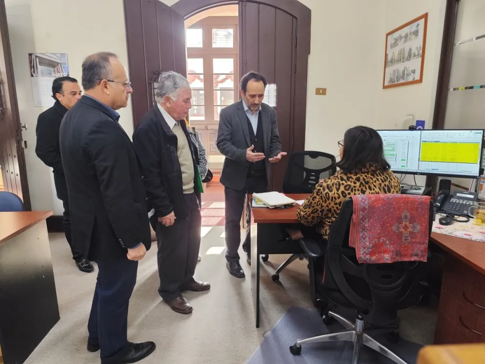 Comunidades de la Parte Alta y parlamentarios presentaron un recurso de protección para evitar el cierre de la Fundación de La Familia anunciado por el gobierno.