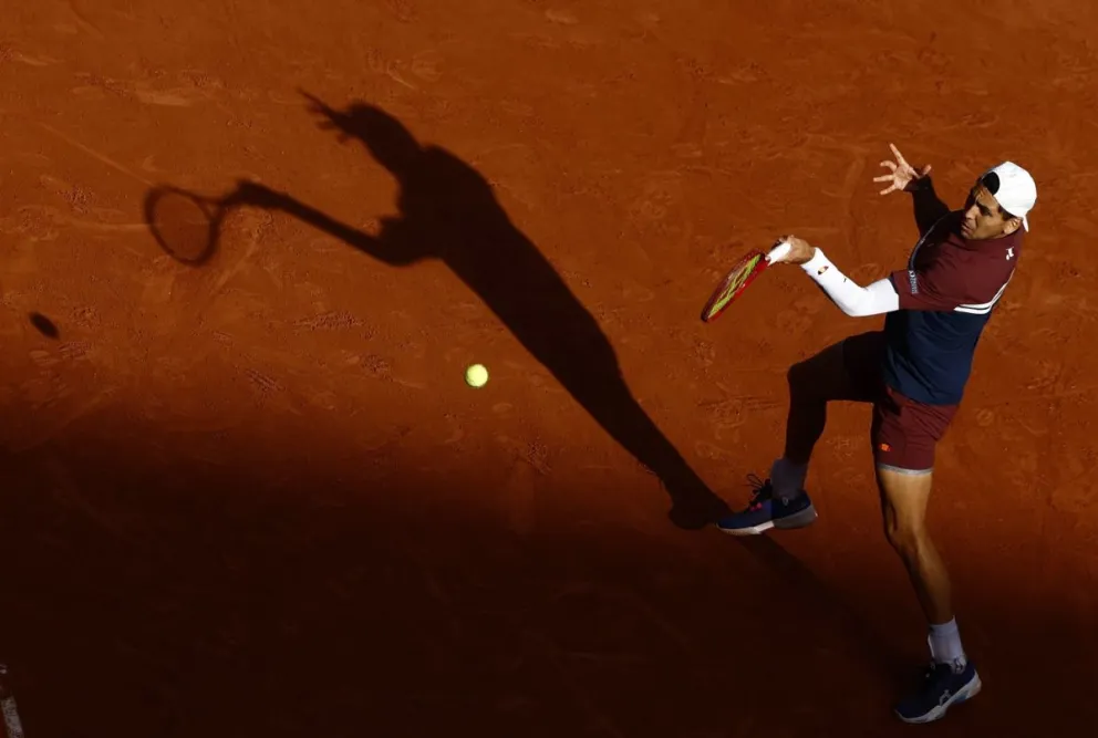 Se terminó la aventura en singles por la arcilla de Roland Garros del primer singista chileno Alejandro Tabilo, quien se inclinó en los octavos de final ante el canadiense Felix Auger-Aliassime, número 6 del mundo. (Foto: EFE)
