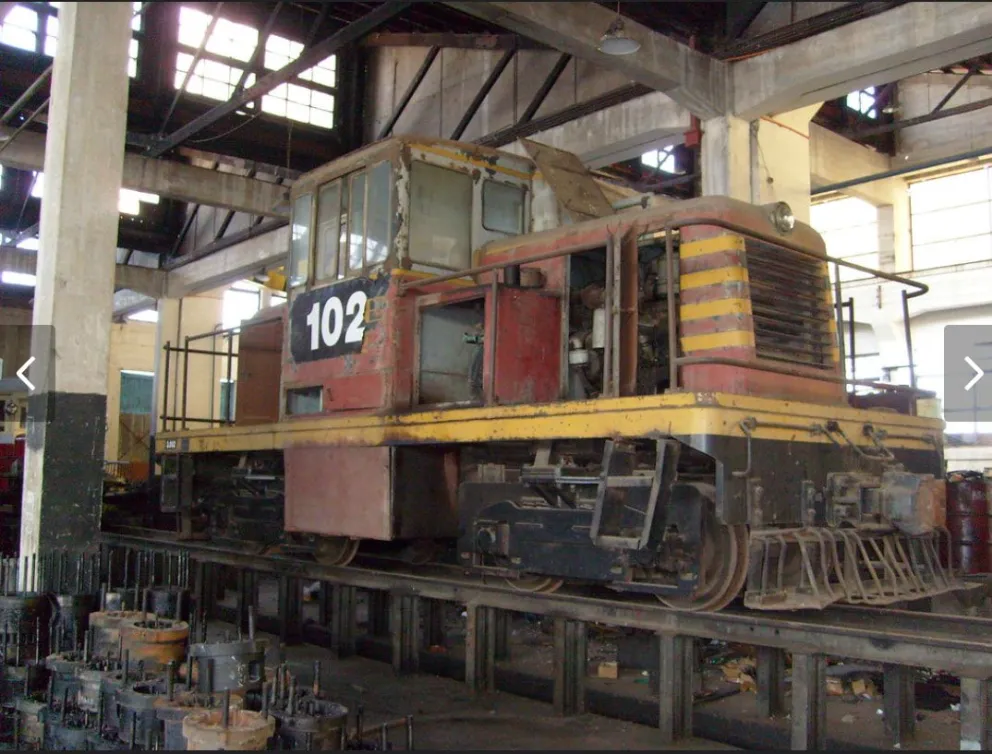 La maestranza era un complejo clave dedicado a la mantención de locomotoras y material rodante, donde torneros, mecánicos y electricistas mantenían operativa la red longitudinal norte.