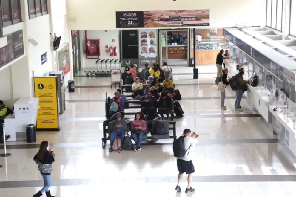 El aeródromo de La Serena funciona regularmente solo hasta las 21:00 horas, pero las autoridades locales estiman que para un mejor desarrollo económico y del turismo debería funcionar 24/7. (Foto: El Día)